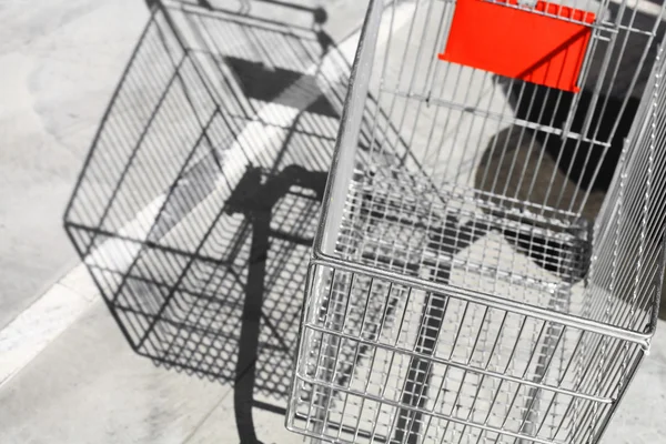 Empty shopping trolley — Stock Photo, Image