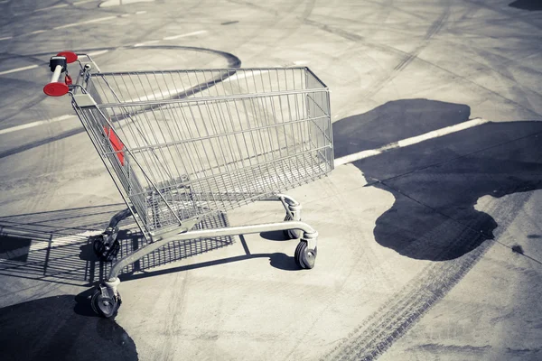 Empty shopping trolley — Stock Photo, Image