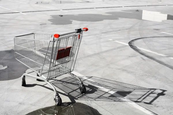 Empty shopping trolley — Stock Photo, Image