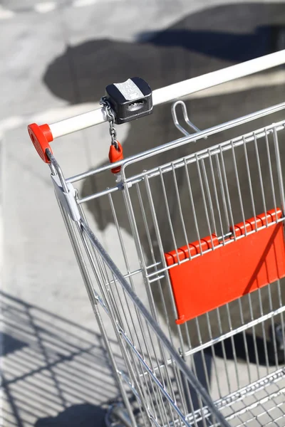 Carro de la compra vacío — Foto de Stock