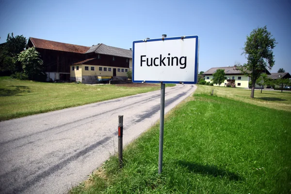 Austriackie miasto Pierdolony wejście znak — Zdjęcie stockowe