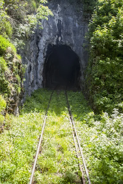 Túnel ferroviário vazio — Fotografia de Stock