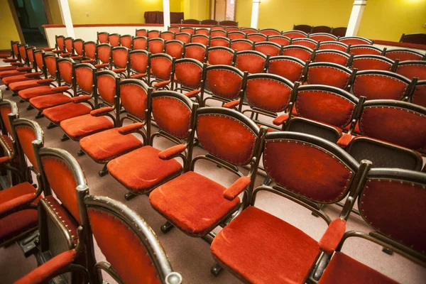 Righe di posti in un teatro — Foto Stock