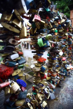 Prag 'da aşk kilitleri