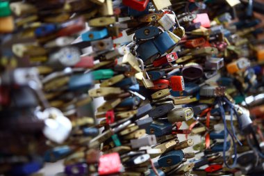 Prag 'da aşk kilitleri
