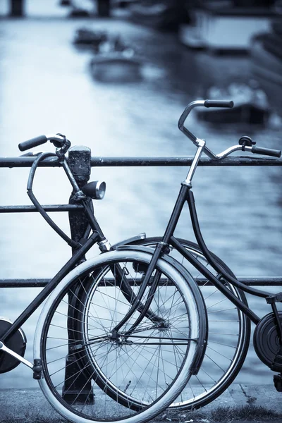 Grupo de bicicletas estacionadas — Fotografia de Stock