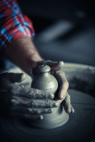 Hand van de potter — Stockfoto