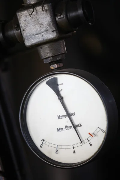 Altes Manometer — Stockfoto