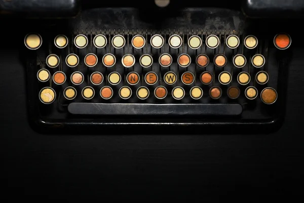 NOTÍCIAS metáfora da máquina de escrever — Fotografia de Stock