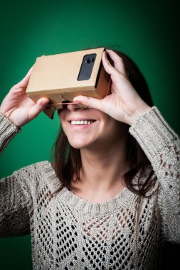 Karton sanal gerçeklik