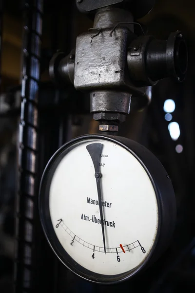 Altes Manometer — Stockfoto