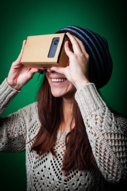 Karton sanal gerçeklik