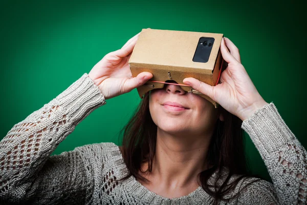 Realidad virtual de cartón —  Fotos de Stock