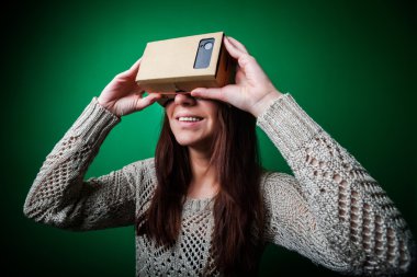 Karton sanal gerçeklik