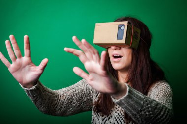 Karton sanal gerçeklik