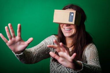 Karton sanal gerçeklik