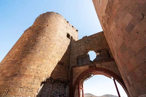 Ani şehri ve tahkimat Türkiye 'nin Kars kentindeki antik antik bir şehrin tarihi kalıntılarını harabeye çevirdi. — Stok fotoğraf