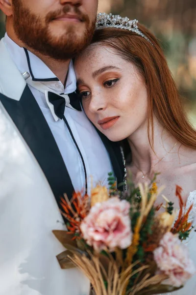 Bride and groom together, and looking eachother with fascinated wide open eyes. Wedding concept — Stock Photo, Image