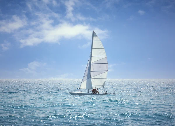 Schönes Segelboot — Stockfoto