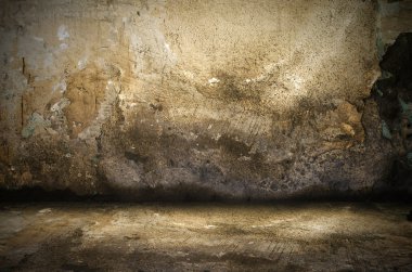 Bir odadaki kırık duvar