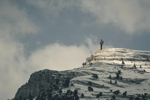 The Hiker on the summit — Stock Photo, Image