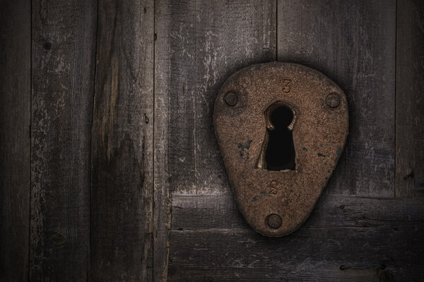 старая замочная скважина