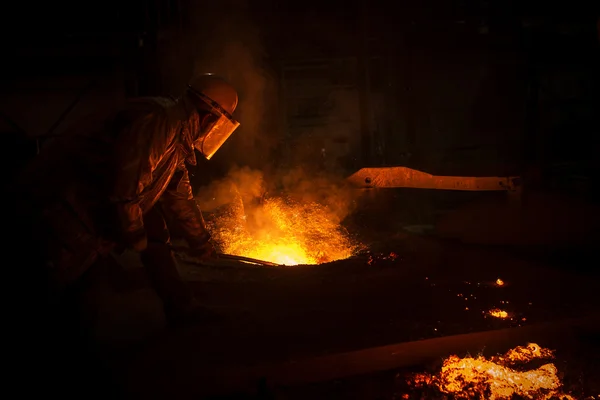 Stål-fabriken, smält järn — Stockfoto