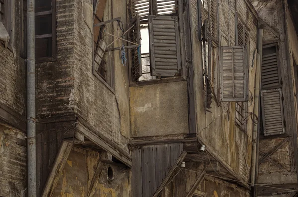 Casa de madeira abandonada — Fotografia de Stock