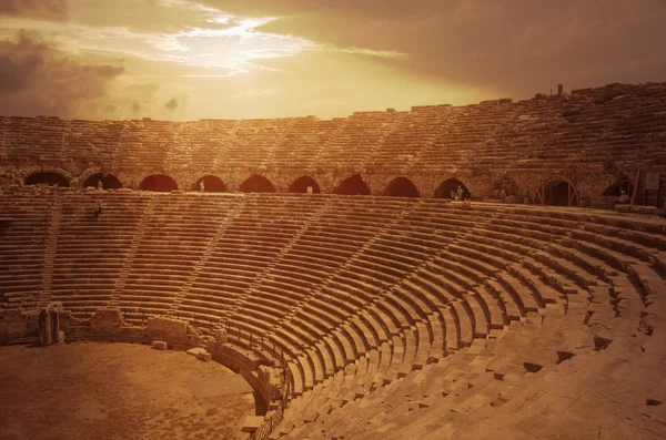 Antike Theaterruinen aus Antalya, Türkei — Stockfoto