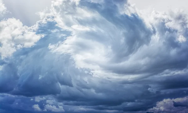 Weißes Loch im Wirbelwind — Stockfoto