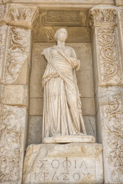 Standbeeld in Ephesus bibliotheek — Stockfoto