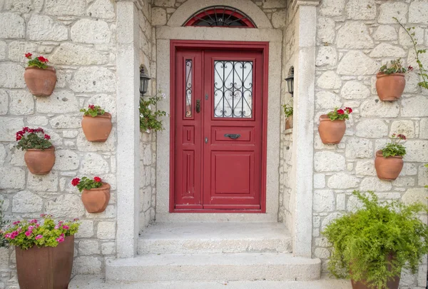 Antigua casa con gran decoración de flores — Foto de Stock