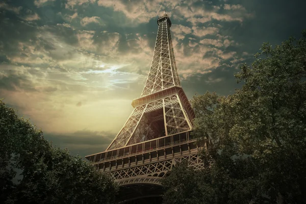 Seina v Paříži s Eiffelovou věží na podzim — Stock fotografie