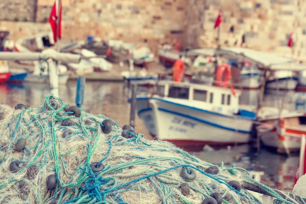 Redes de pesca fechadas. Antecedentes das redes e flutuadores de pesca . — Fotografia de Stock