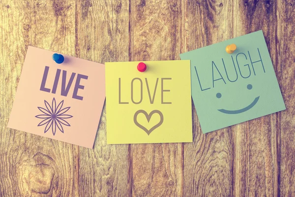 Live lachen Liebe auf Holz Hintergrund — Stockfoto