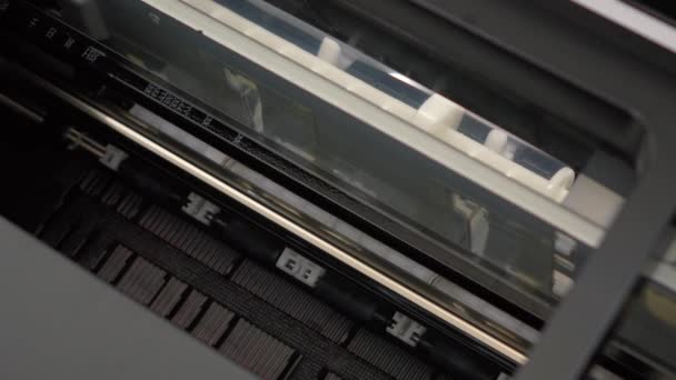 Werkende interne mechanismen van de printer — Stockvideo
