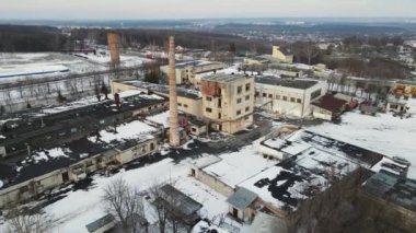 Üretim endüstrisi ile ilişkili terk edilmiş eski bina, hava manzarası
