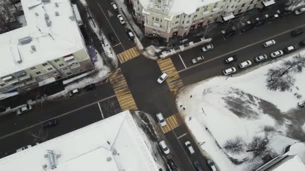 Kavşaktaki araba trafiği. hava atışı — Stok video