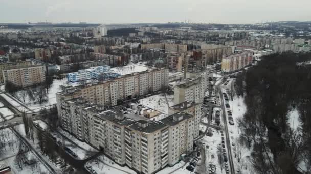 Miasto zimą. widok z góry. zdjęcia lotnicze — Wideo stockowe