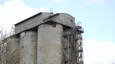Çimento fabrikasının yan görüntüsü
