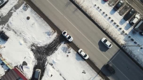 Поліцейська машина відключилася. Авіаційний постріл. Москва, Росія. 22 березня 2021. — стокове відео