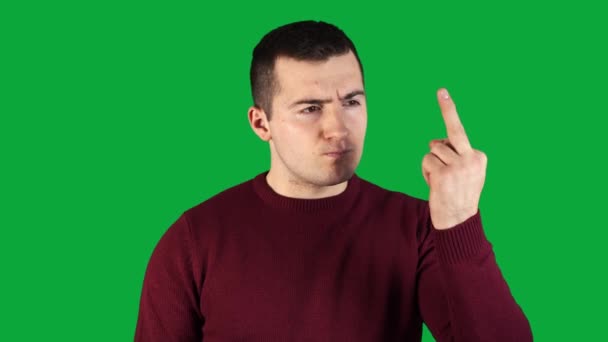 不满的男人用手指在绿色屏幕上表现出不好的手势 — 图库视频影像
