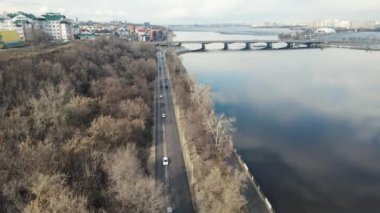 Nehir boyunca bir rota. hava atışı
