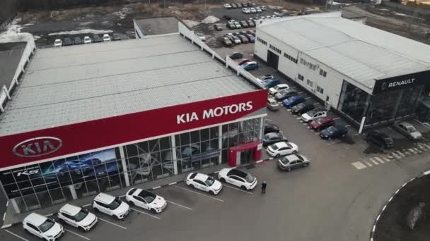 Αντιπροσωπεία αυτοκινήτων KIA Motors. Μόσχα Ρωσία 18 Απριλίου 2021 — Αρχείο Βίντεο