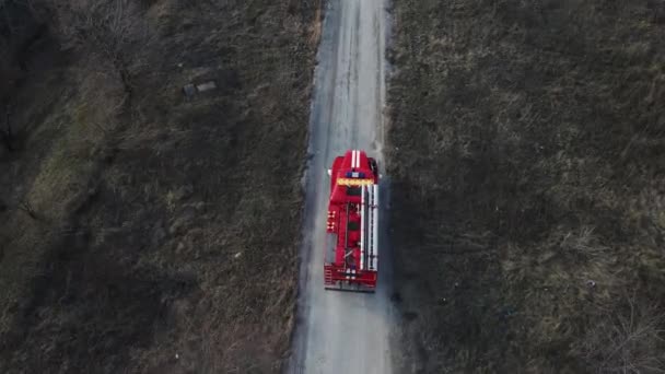 Fire truck driving across the field — Stock Video