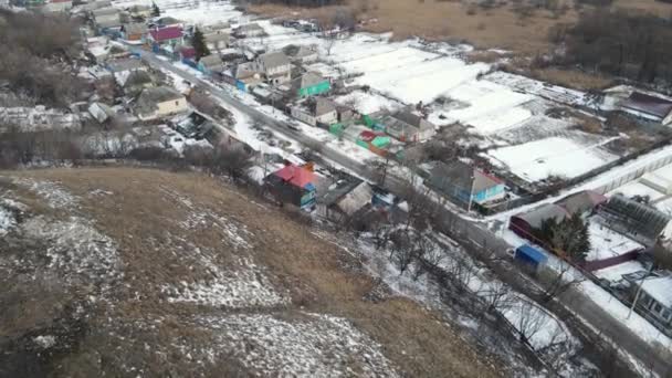 Livraison par camion au village. prise de vue aérienne — Video