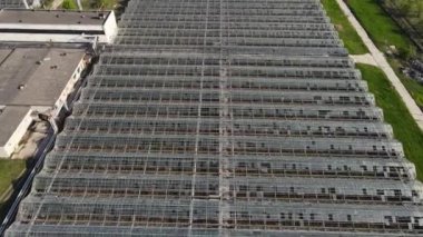 Seralar boyunca insansız hava aracının hareketi. Hava aracı saldırısı.