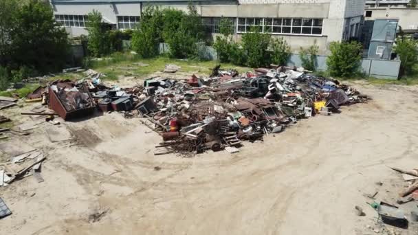 산더미같은 쓰레기와 금속들. 공중 촬영 — 비디오