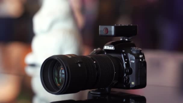 Αντανακλαστική κάμερα πλήρους πλαισίου Nikon D750. Μόσχα Ρωσία 4 Ιουνίου 2021 — Αρχείο Βίντεο