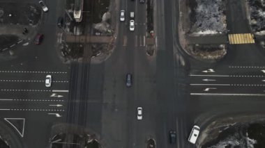 Şehir merkezinde çok şeritli kavşak